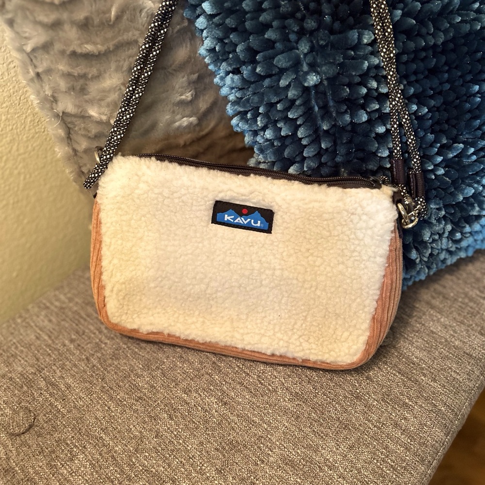 Kavu So Snuggy Crossbody